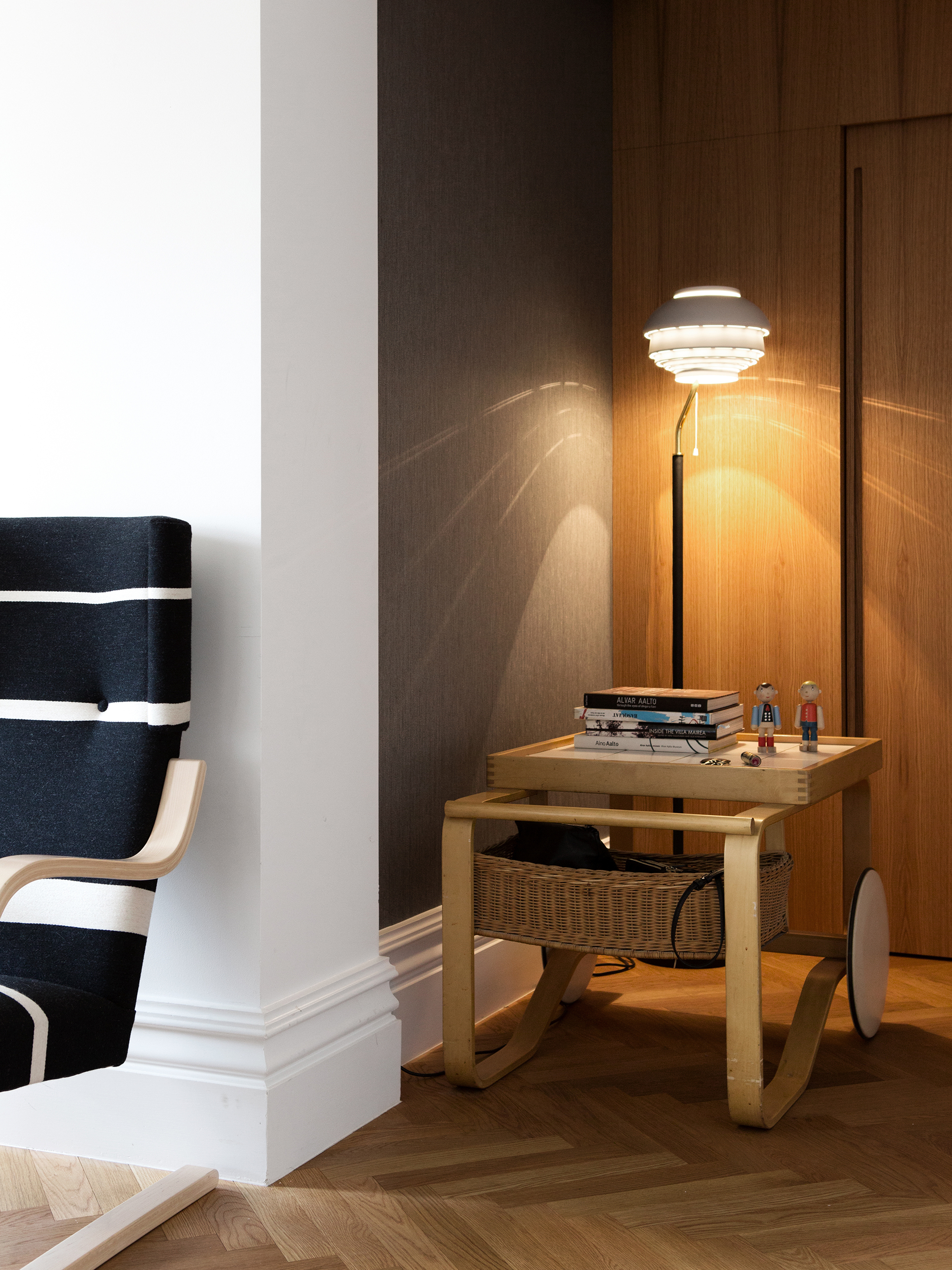 30972 319c0e4b0a 1849456 Floor Light A808 White Tea Trolley 900 2 Master Portrait
