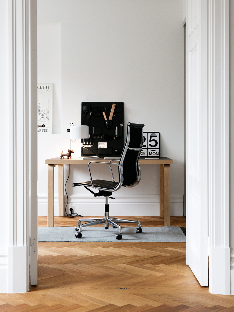 Aalto Table Rectangular 80B - Black Linoleum
