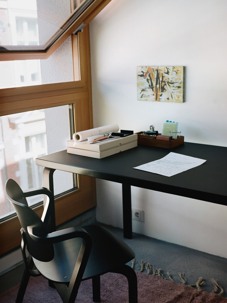 Aalto Table Rectangular 82B - Top Black Linolium - 135x85 cm