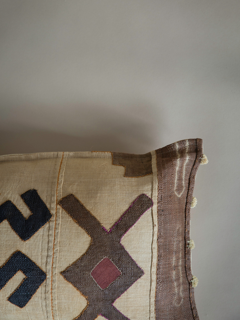 Kuba Cushion 598