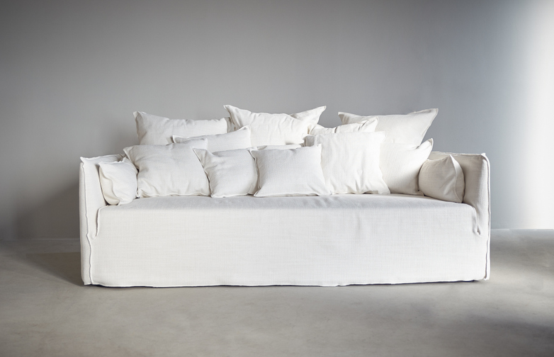 Ghost 16 Sofa – Trama Vaniglia