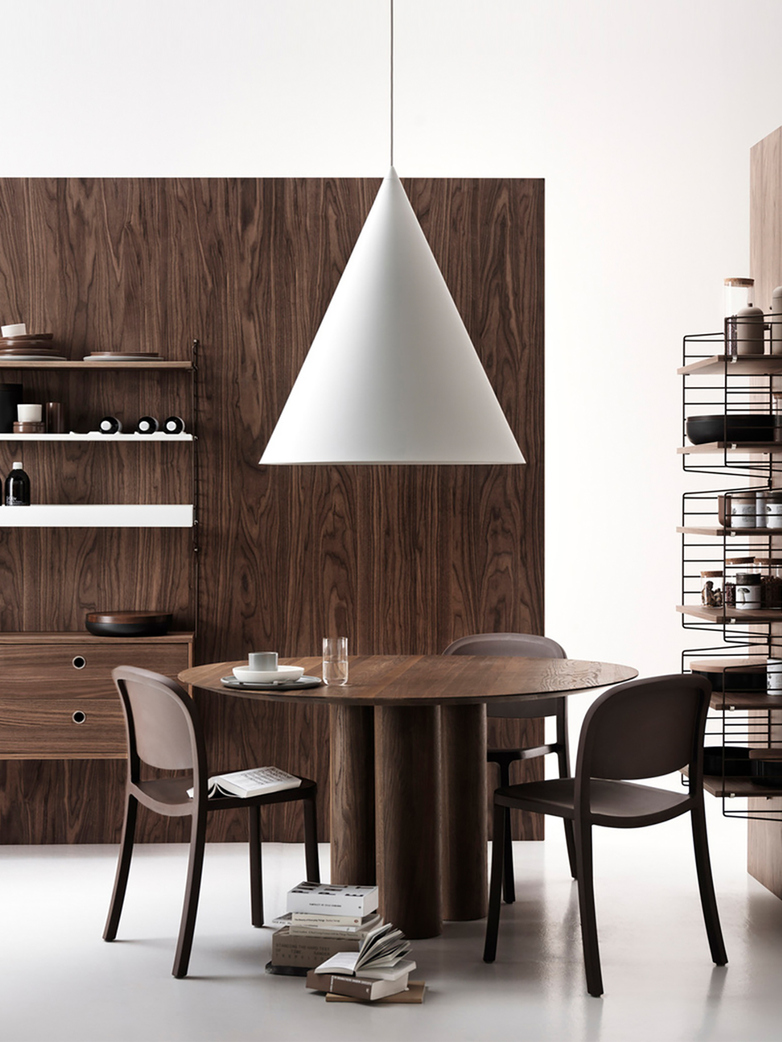 Hommage Grande Dining Table – Smoked Oak - Ø 135 cm