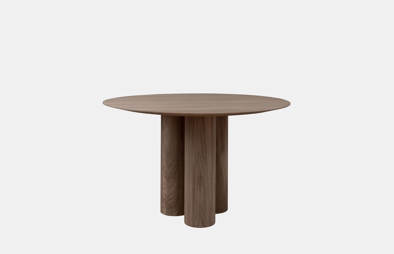 Hommage Grande Dining Table – Smoked Oak - Ø 120 cm