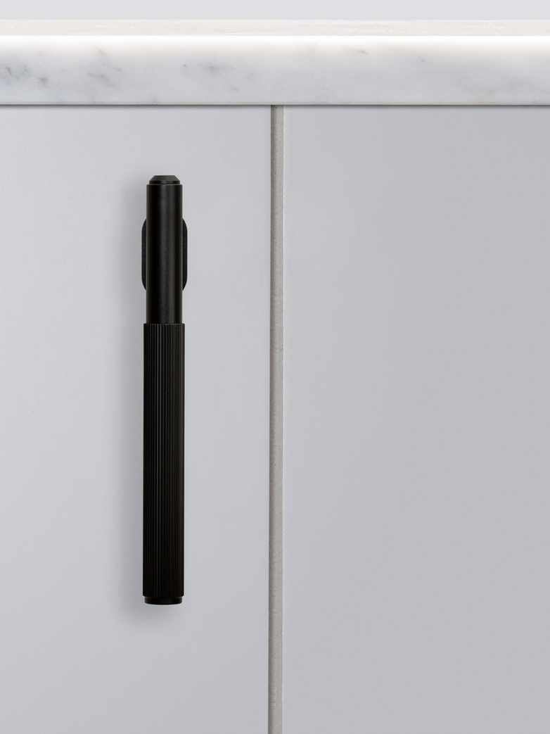 L-Bar - Black