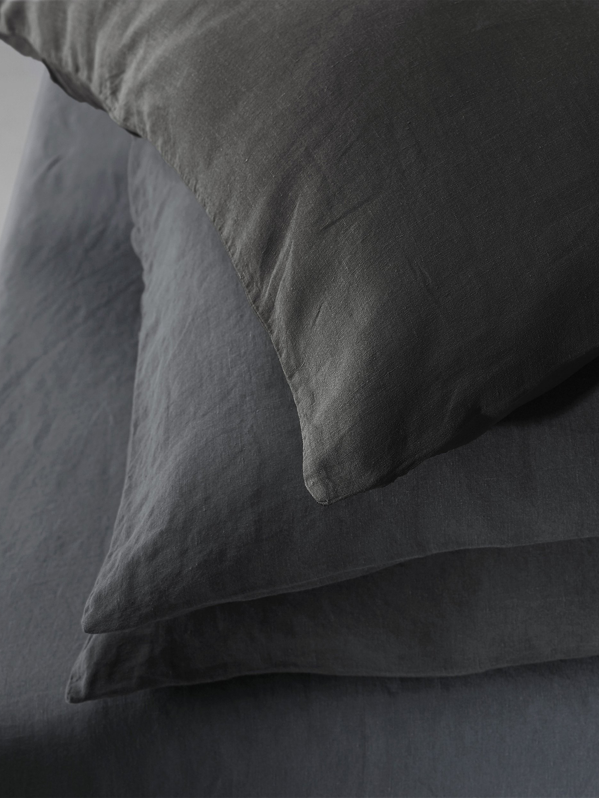 32204 52d6083ed8 Pillowcase Society Limonta Rem Set Federe Letto Antracite Lino 02 54bd9573 D1e7 4d7d A3f7 4f55f99af642 2000x Portrait