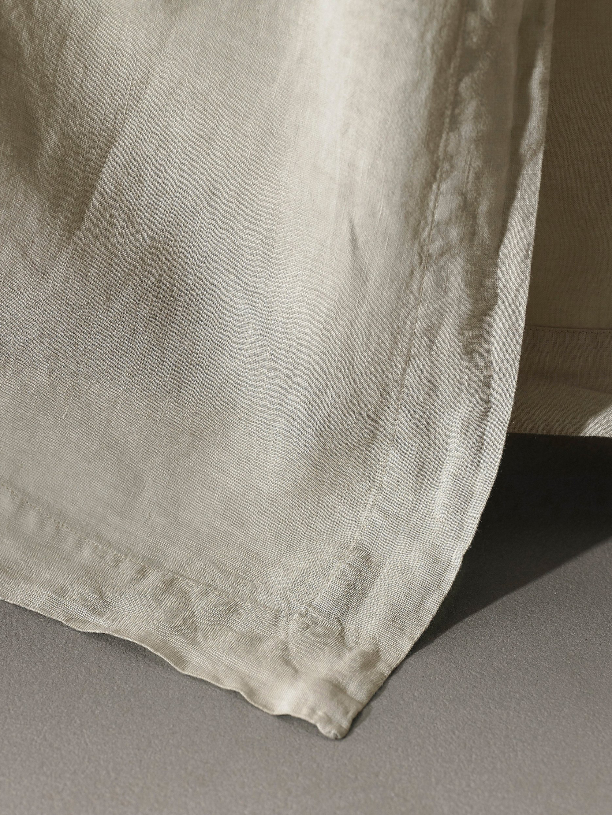 32266 C12e4e076d Bedsheet Society Limonta Rem Lenzuolo Letto Mastice Lino 02 15a95bff 9a2c 4d08 92e1 64c5a7eec96b 2000x Portrait