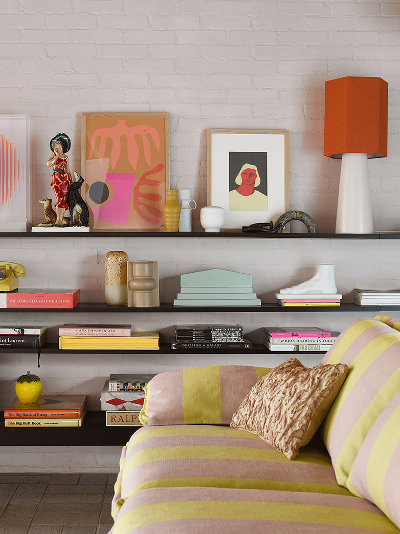 Retro Sofa - Striped yellow/nude