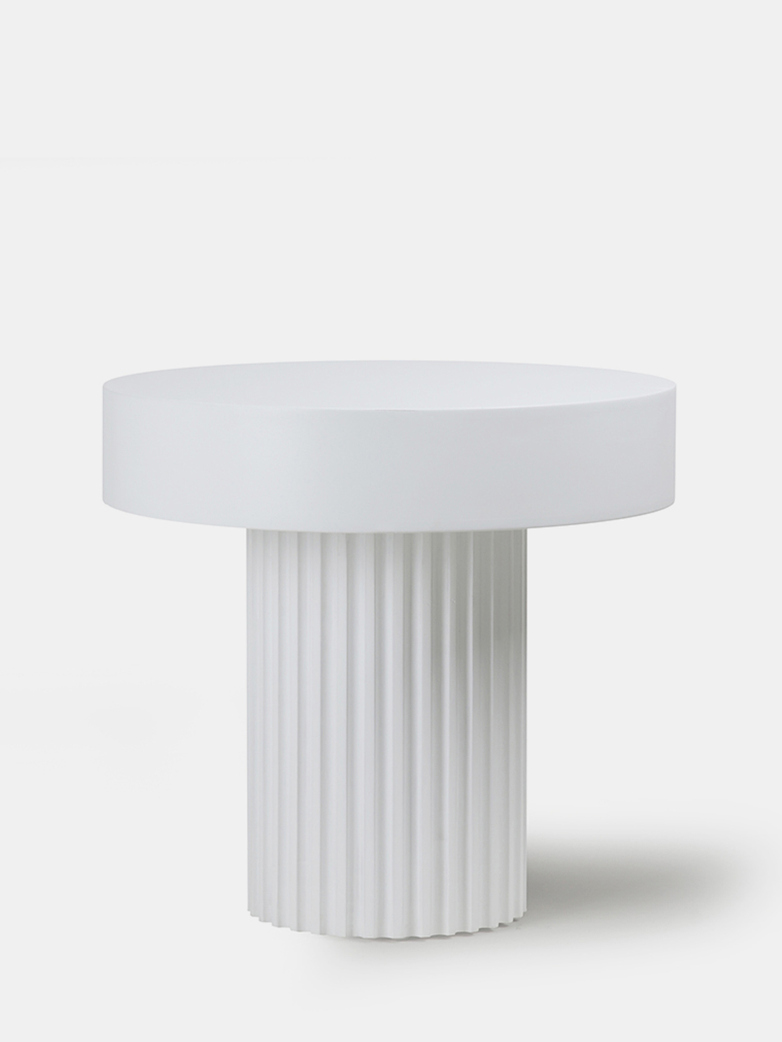 Pillar dining table round black