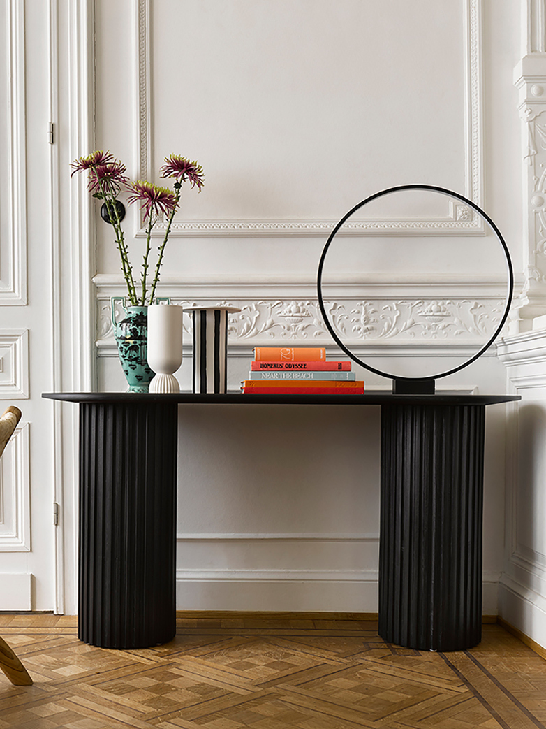 Pillar side table oval - black