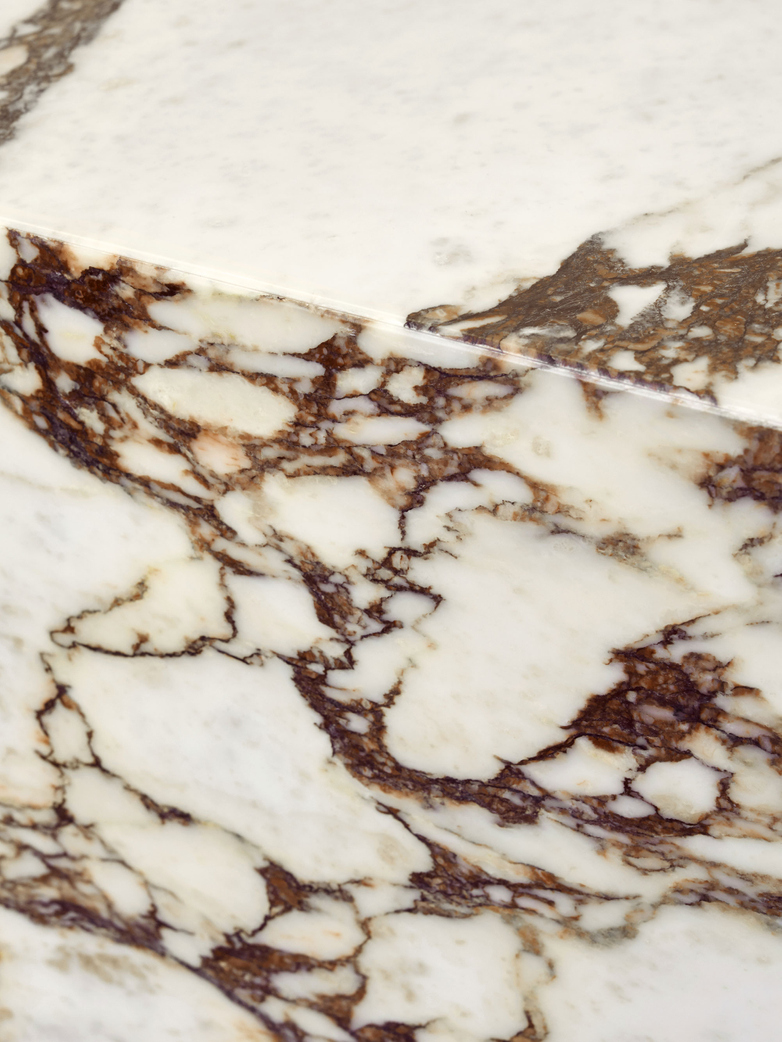 Plinth Low - Rose Calacatta Viola Marble