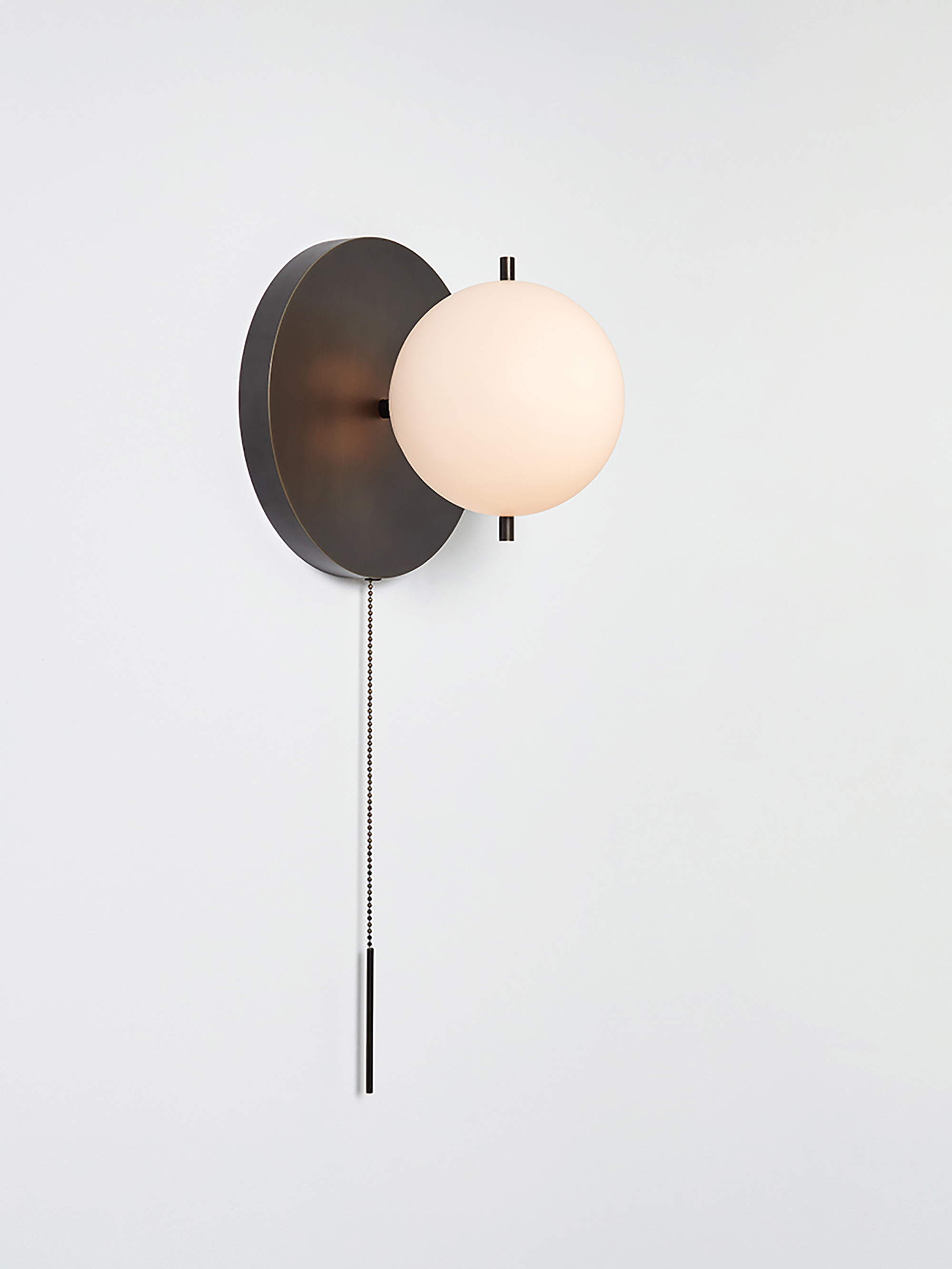 32702 2e9dd3224e Signal Sconce Bronze Side On Portrait