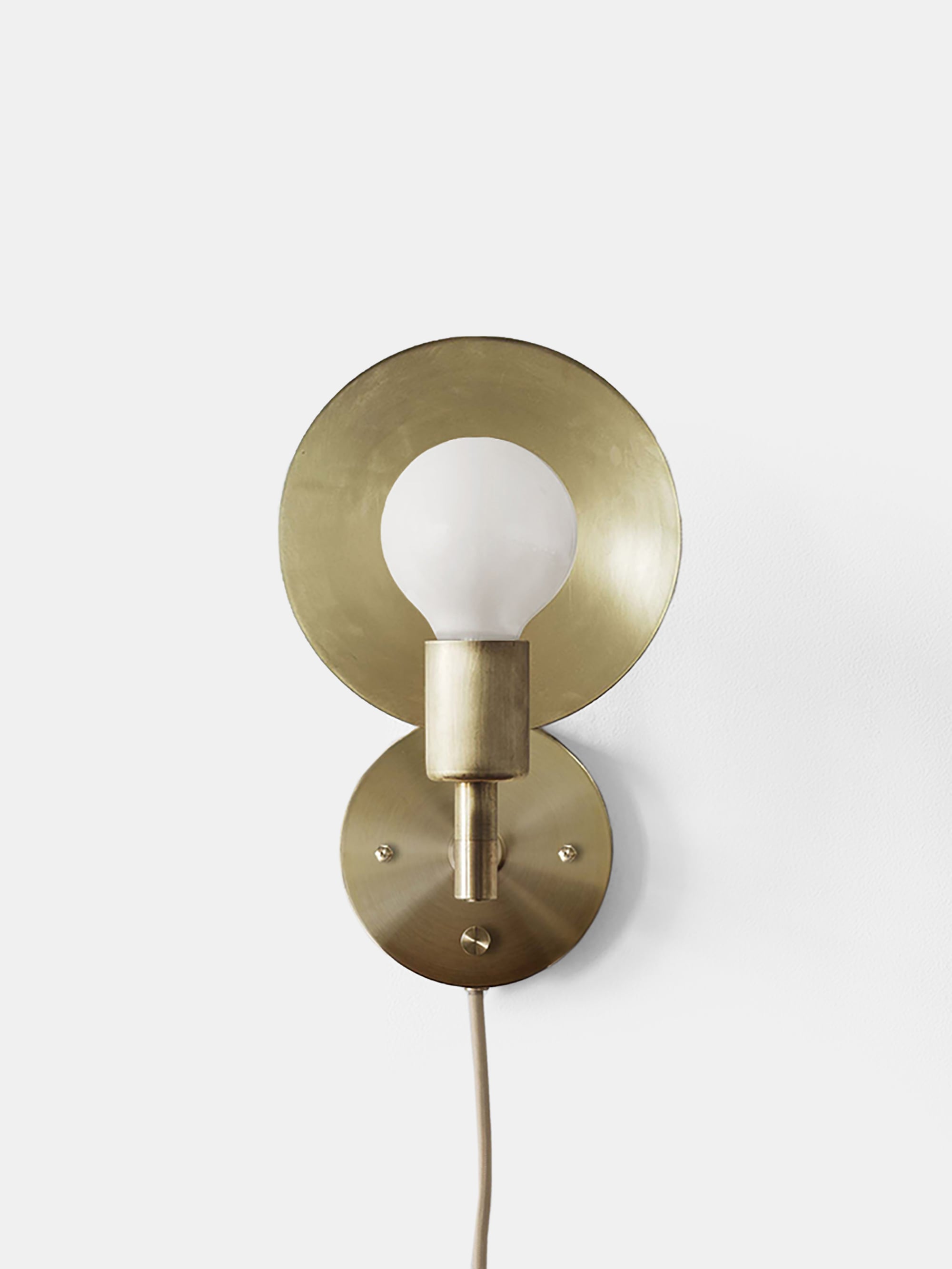 32826 6bfb5b0b67 1 32826 Cc98cbcaec Sconce Plug In Front Brass Zoom Portrait