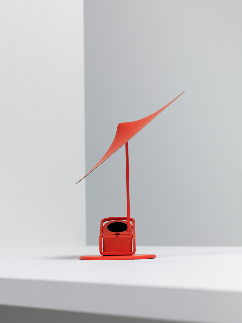 Île w153 Table Lamp - Poppy Red