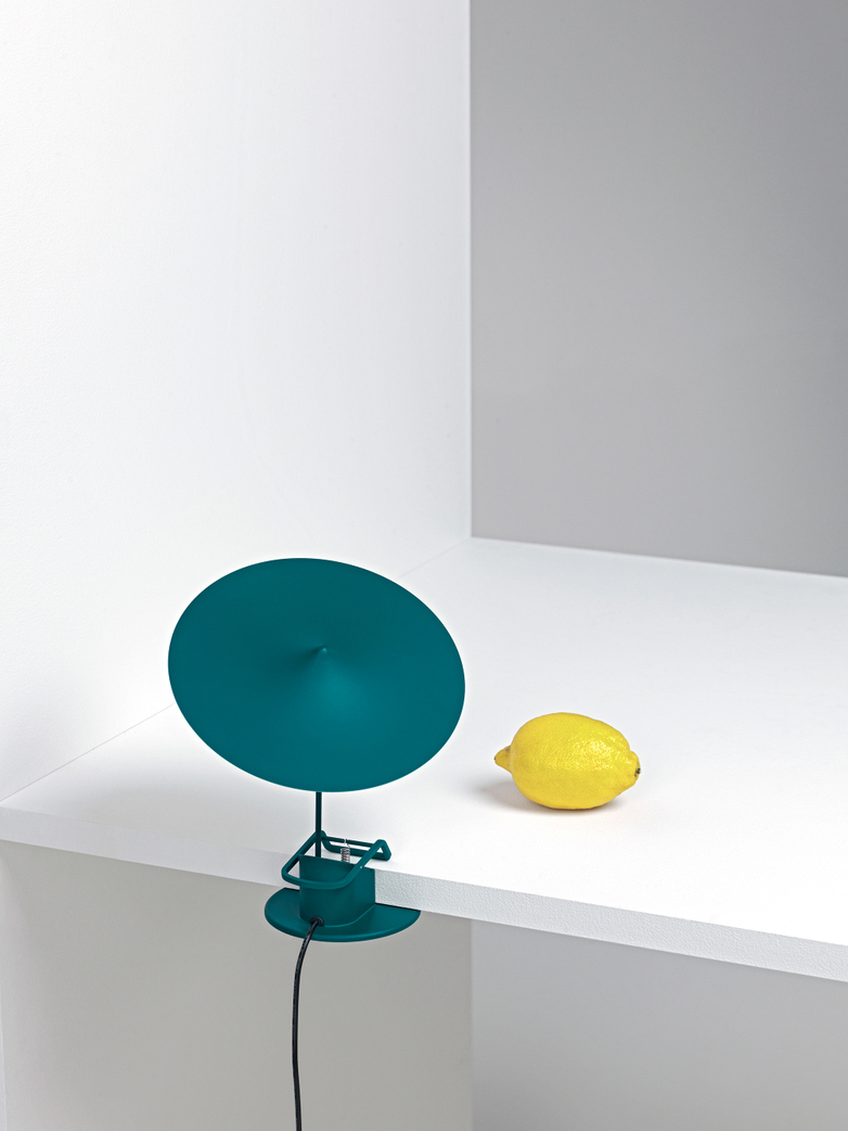 Île w153 Table Lamp - Traffic White