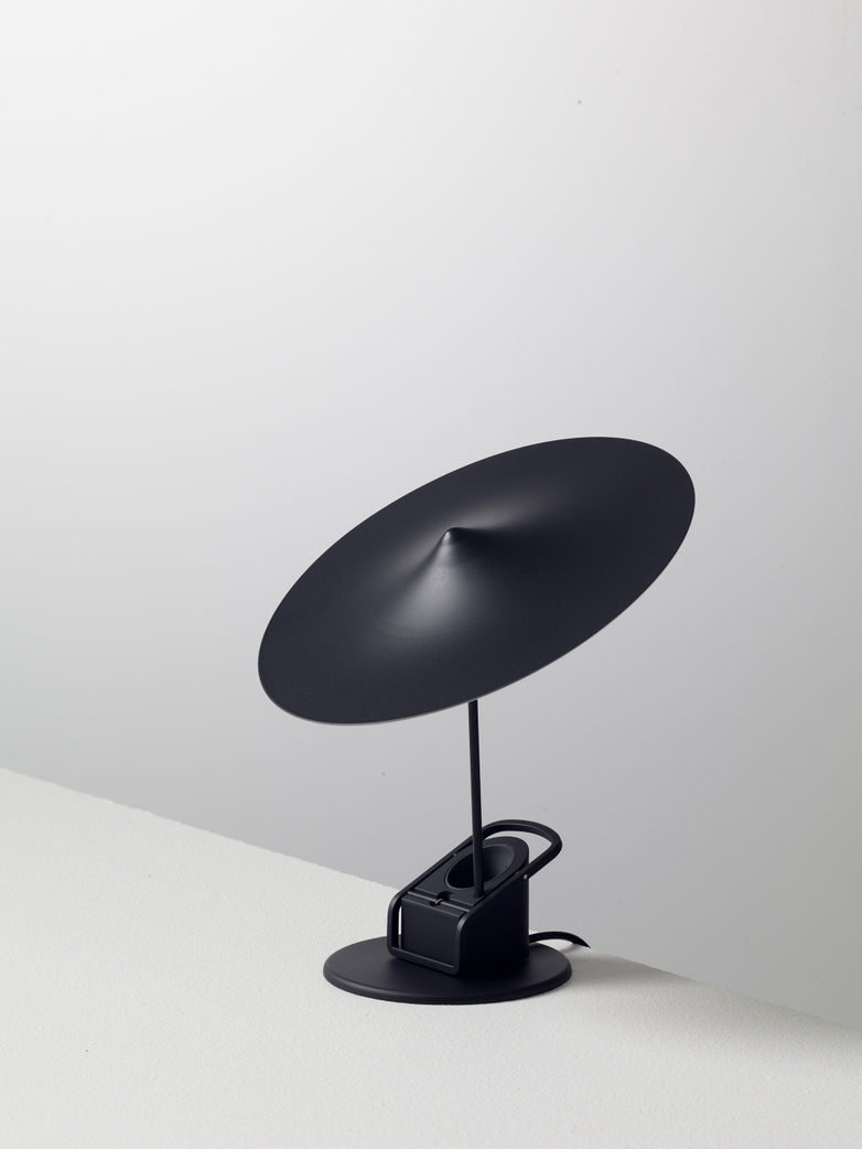 Île w153 Table Lamp - Jet Black