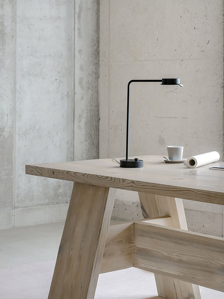 Chipperfield w102 Table Lamp - Black Steel