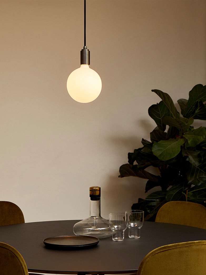 Sphere Bulb IV - Dim to warm