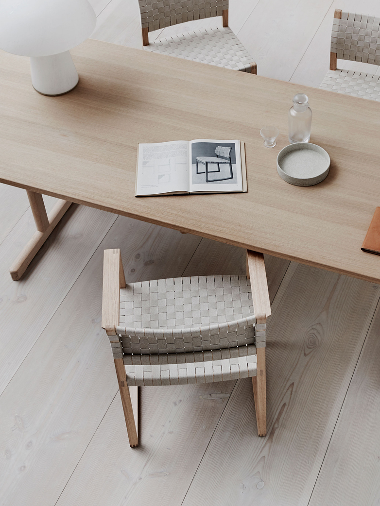 BM62 Armchair - Linen Webbing/Oiled Oak