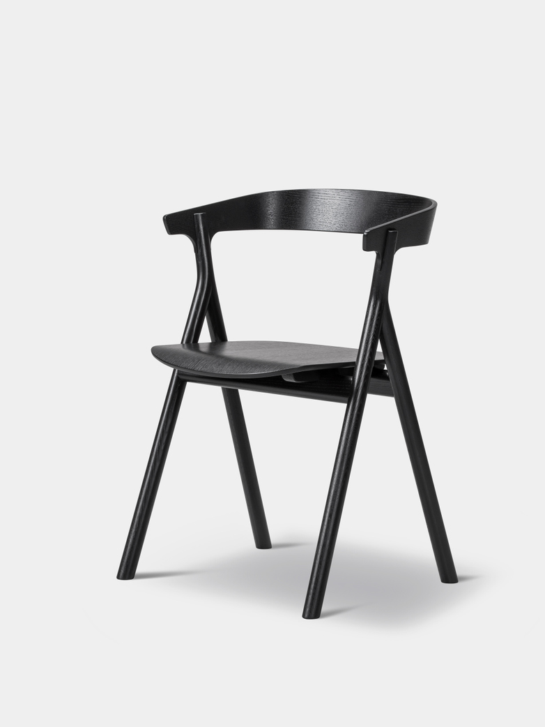 Yksi Chair - Black Lacquered Oak