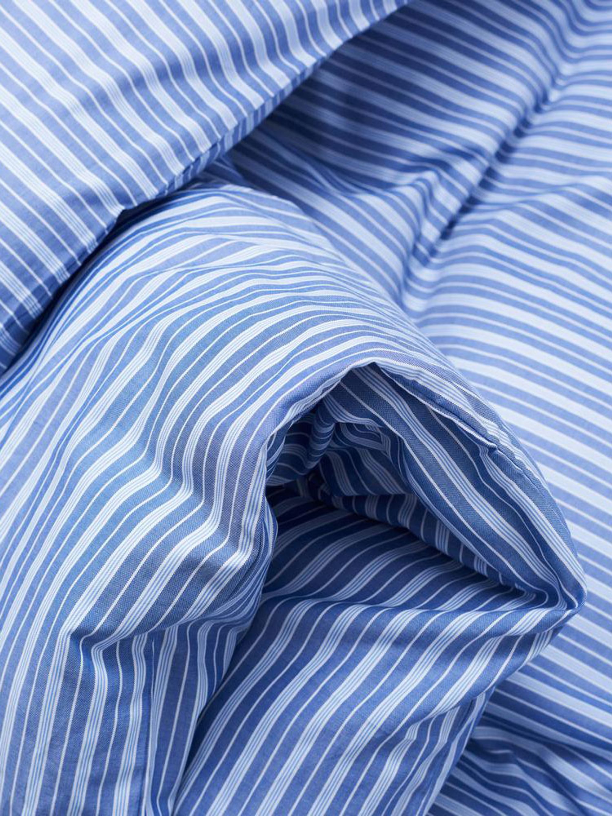 34575 00954c3cdd Magniberg Wallstreet Oxford Stripe Medium Blue 047 Lowres 3190356a C6af 4a28 B34f 5b4fc54c554c 800xprogressive54760 Portrait