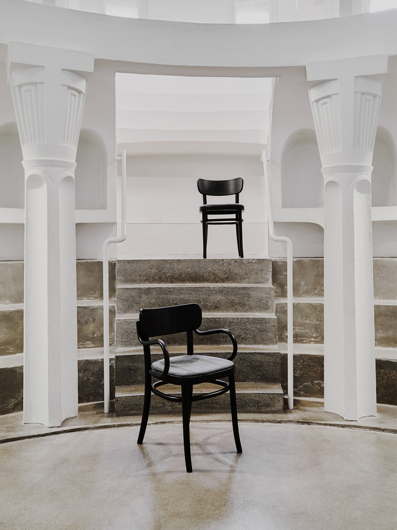MZO Chair - Black w.upholstery