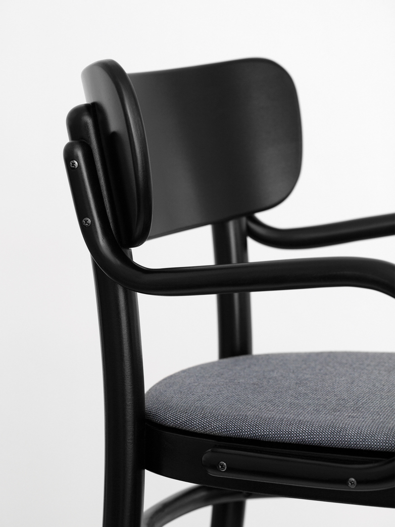 MZO Armchair - Black w.upholstery
