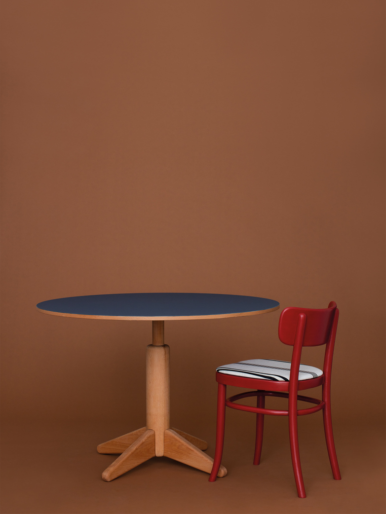 COLUMN Dining Table
