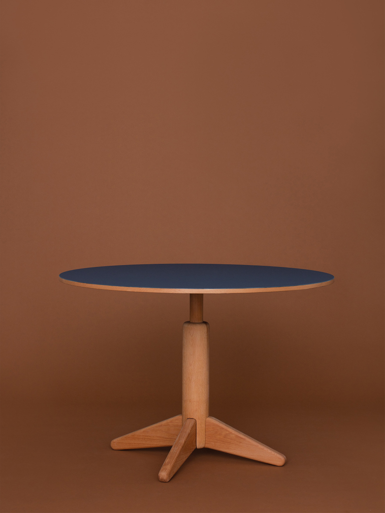 COLUMN Dining Table