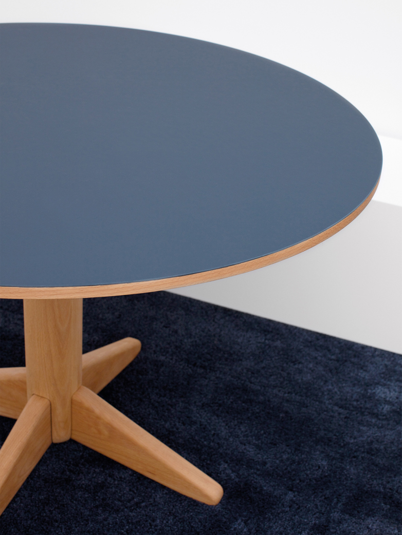 COLUMN Dining Table