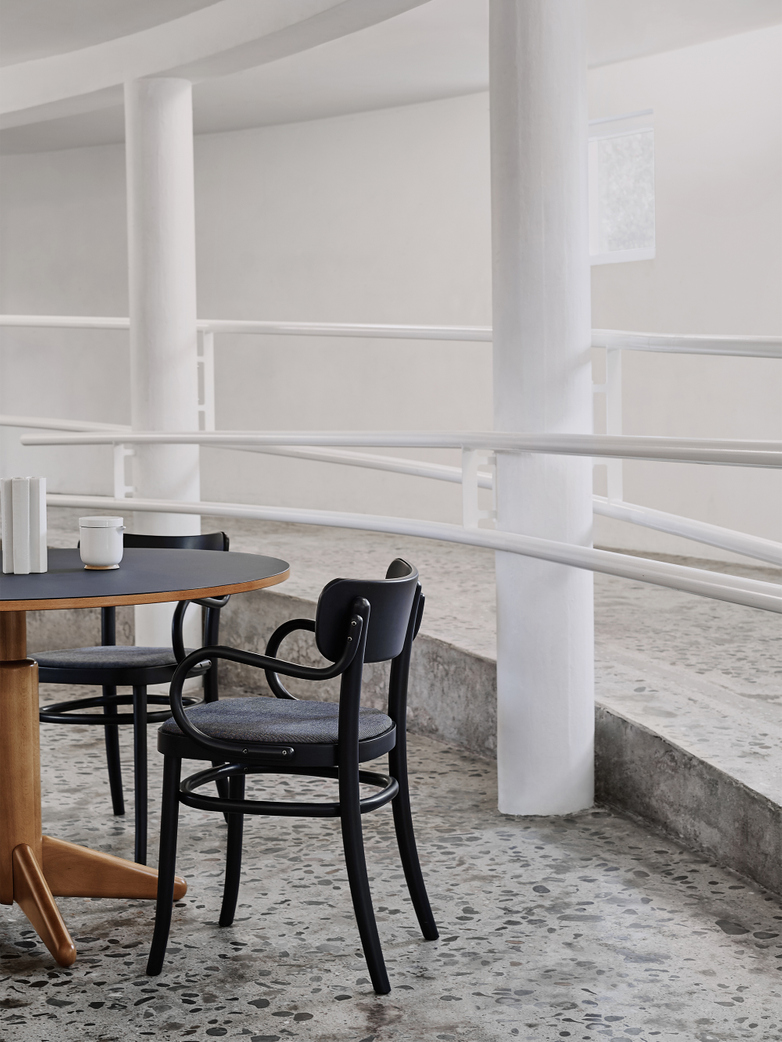 COLUMN Dining Table