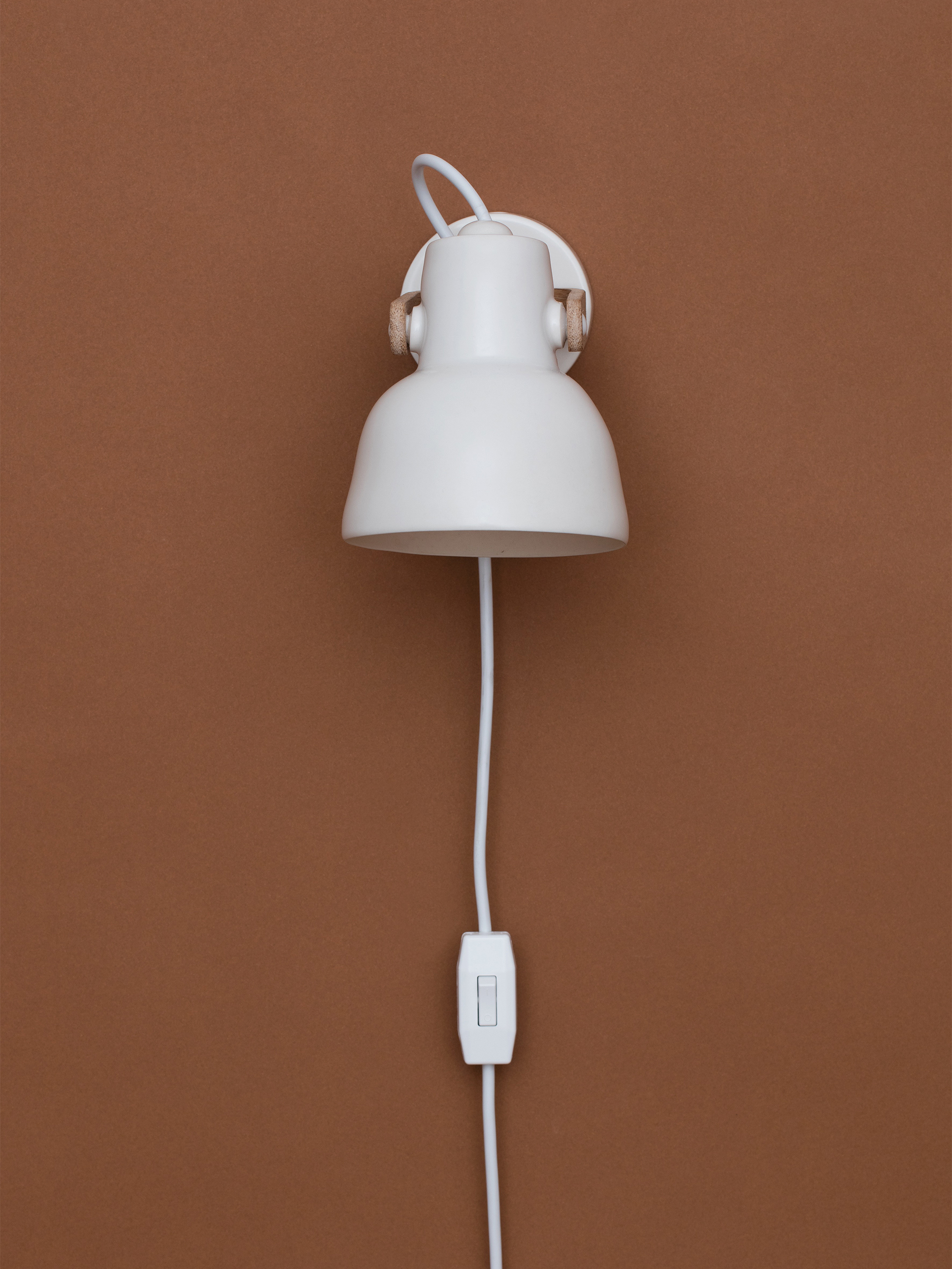 34646 0add09b621 16plus Wall Lamp 02 49059272838 O Portrait