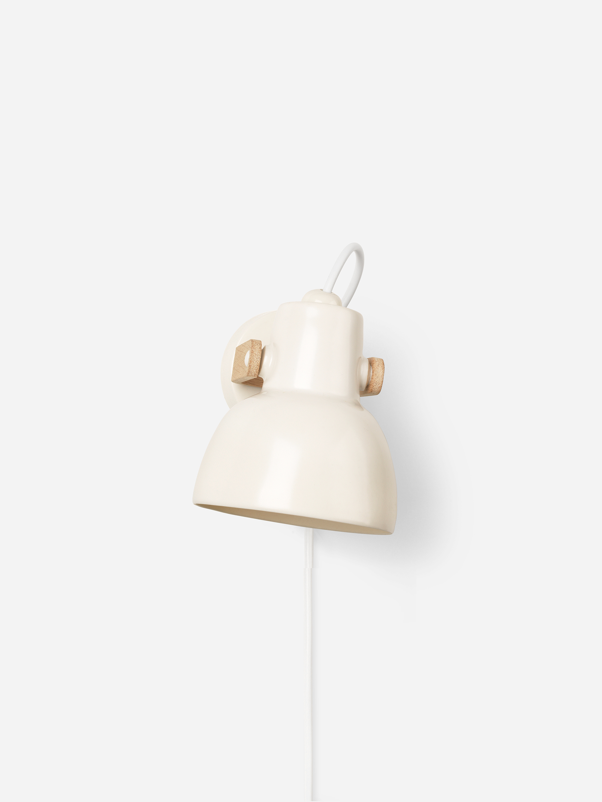 34646 68c6a5e93f 16plus Wall Lamp 01 49059926747 O Portrait