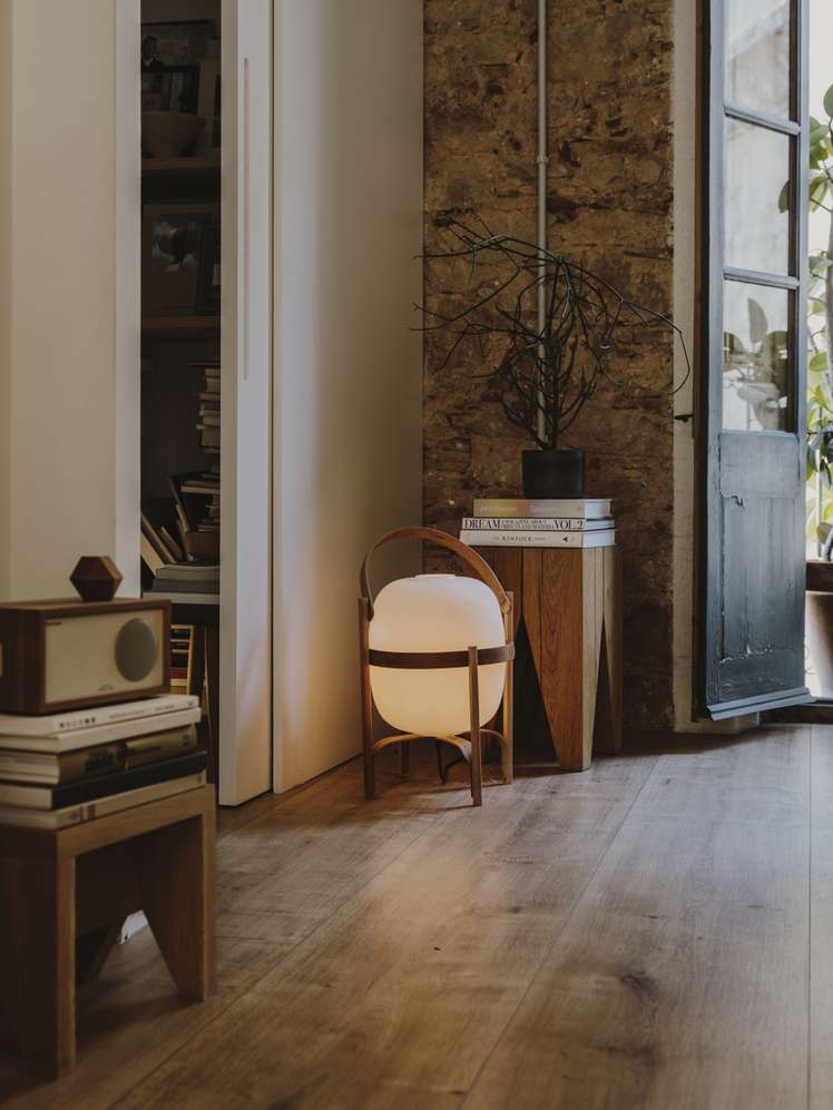 Santa & Cole — Cesta Cherry Wood Table Lamp — undefined | Artilleriet
