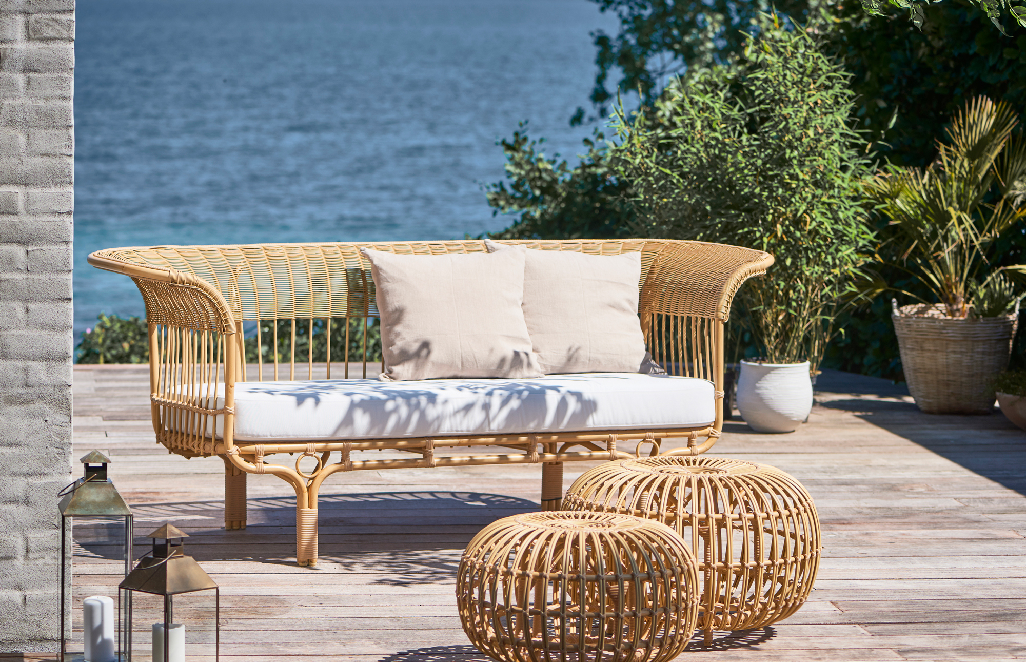 34961 1b6f08f308 Fa E90 Nu Belladonna Sofa Fa E16 Nu Fa E15 Nu Ottoman Bf Svendborg Portrait