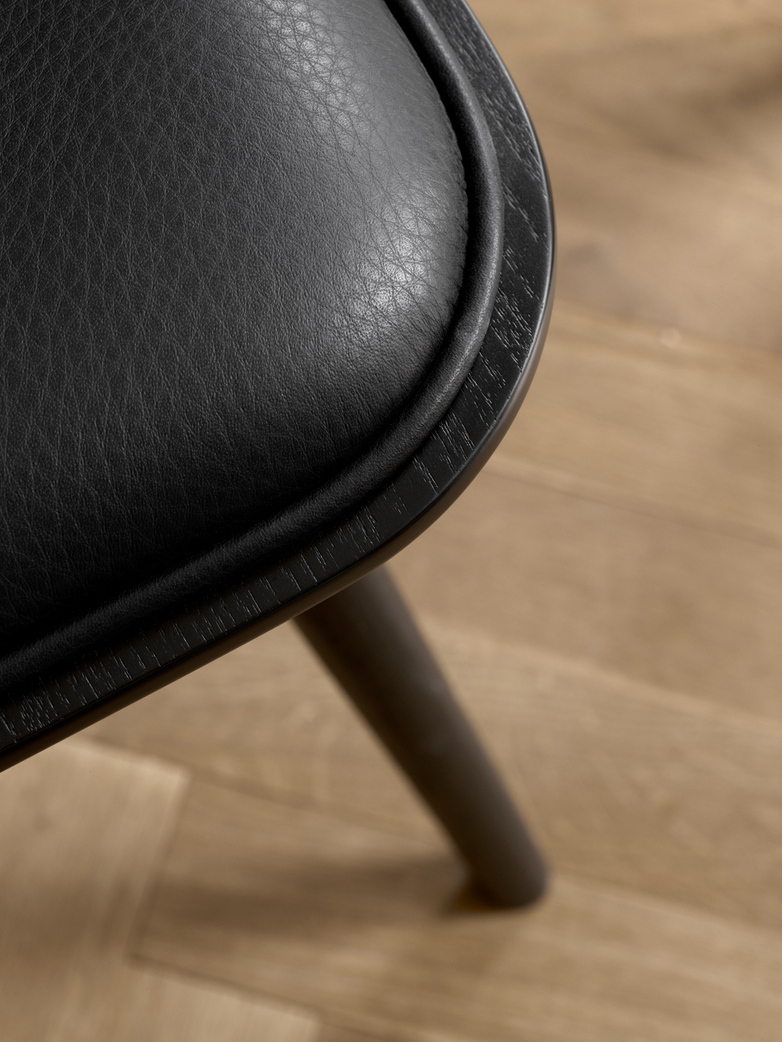 Spine Wood Base Chair - Oak Black Lacquered/Black Leather 88