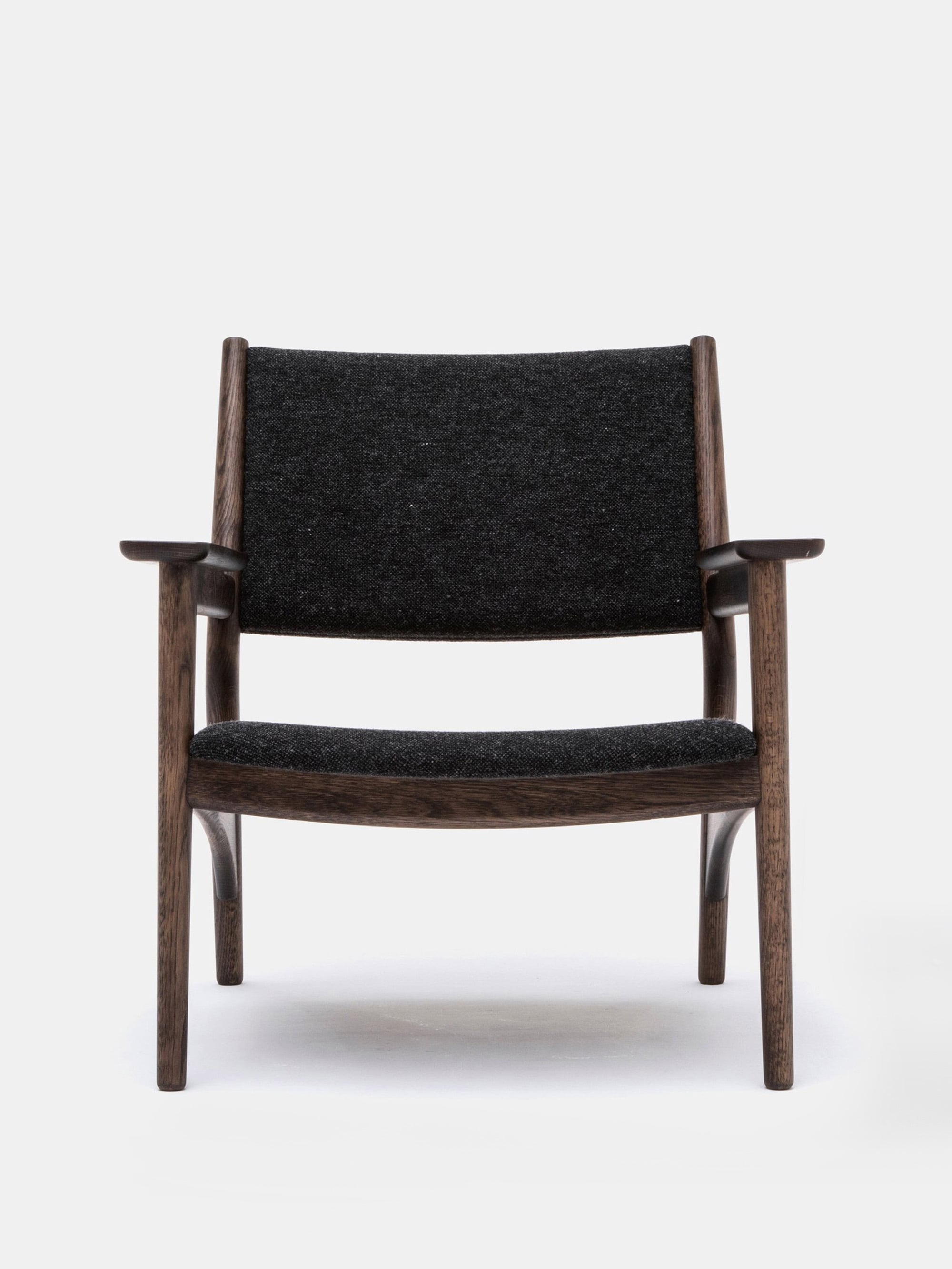 35550 5981e3fa57 N Lc01 Armchair Front Black Portrait