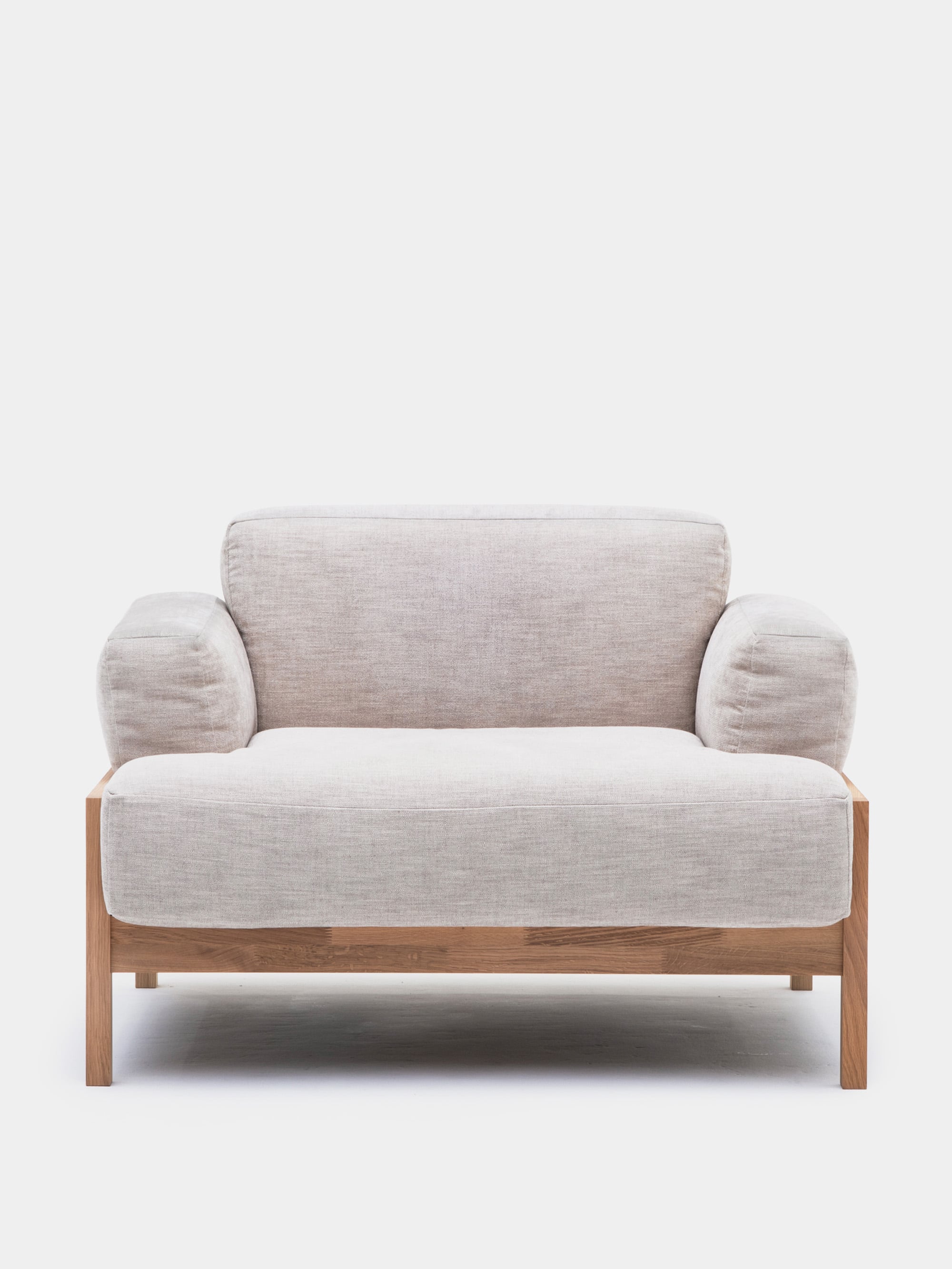 35555 070fe5b25c A S01 Armchair Portrait