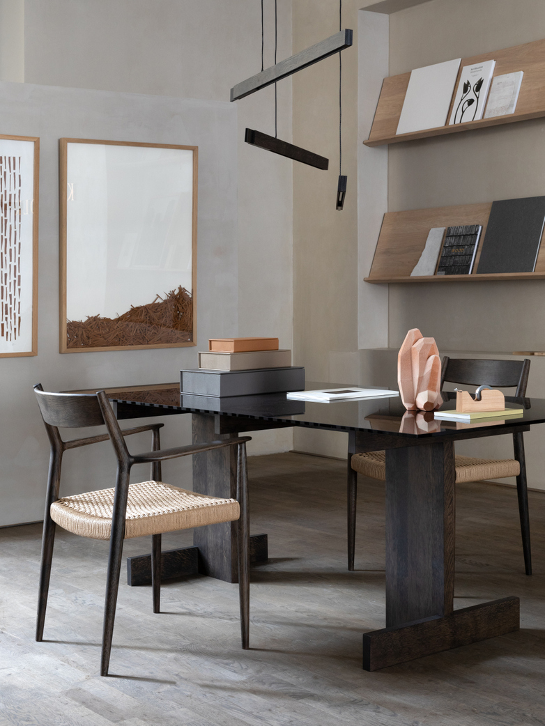 A-DT01 Table - Smoked Oak/Glass