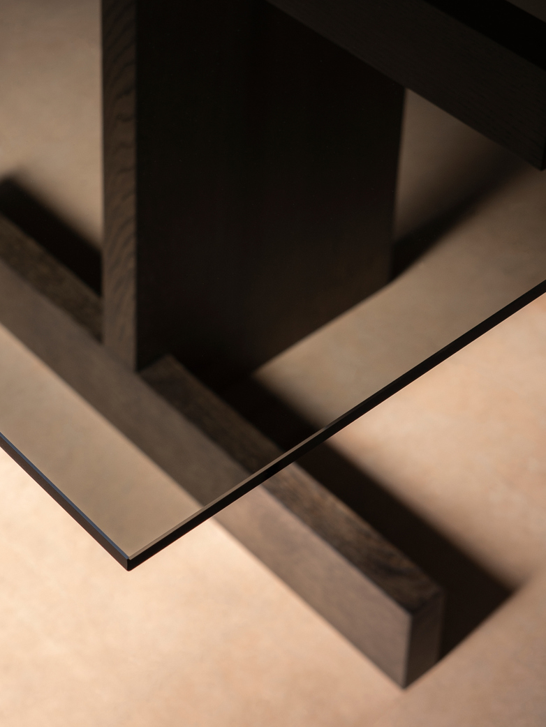 A-DT01 Table - Smoked Oak/Glass