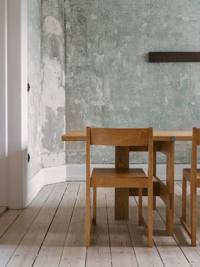 Chair 01 - Warm Brown Wood