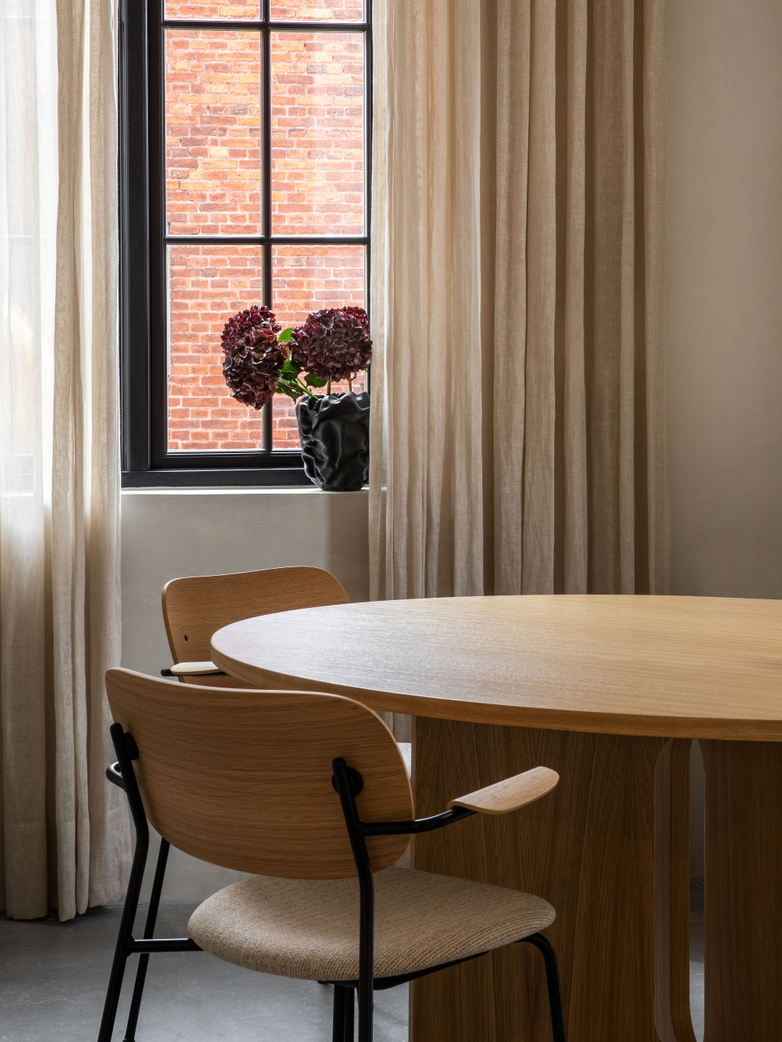 Androgyne Dining Table Round - 150 cm