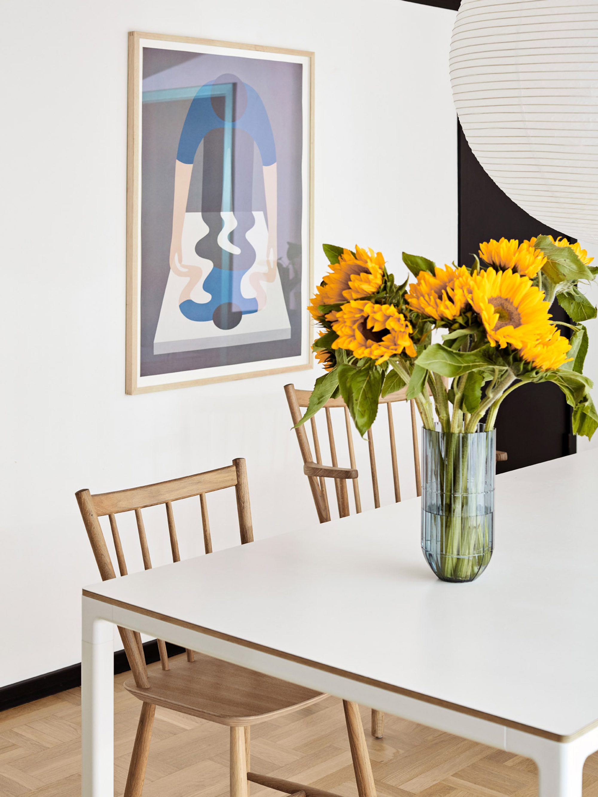 36072 93281eca6d T12 Table White J41 Wb Lacquer Oak J42 Wb Lacquer Oak Colour Vase Blue Portrait