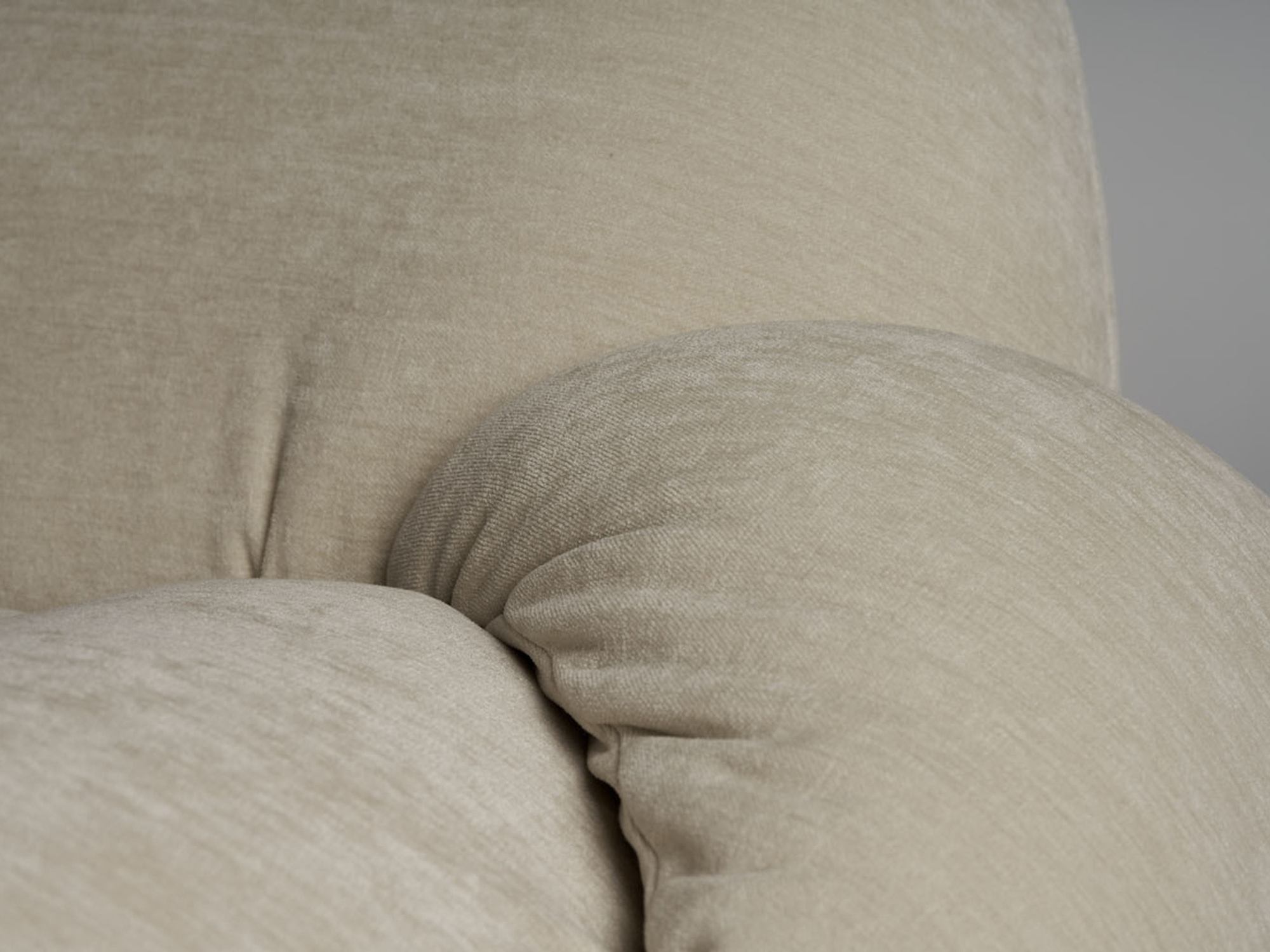 36244 A2dc579c3b Pachaarmrests Detail Dedar Belsuede 007 1 Portrait