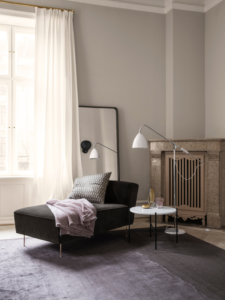 Modern Line Chaise Lounge