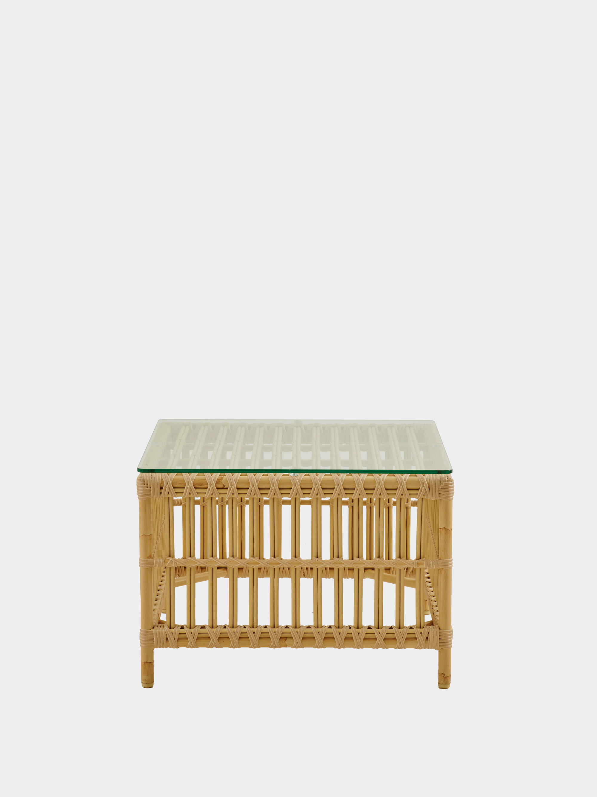 36447 A6228f6afb Sd E426 Nu Caroline Sidetable Side Portrait