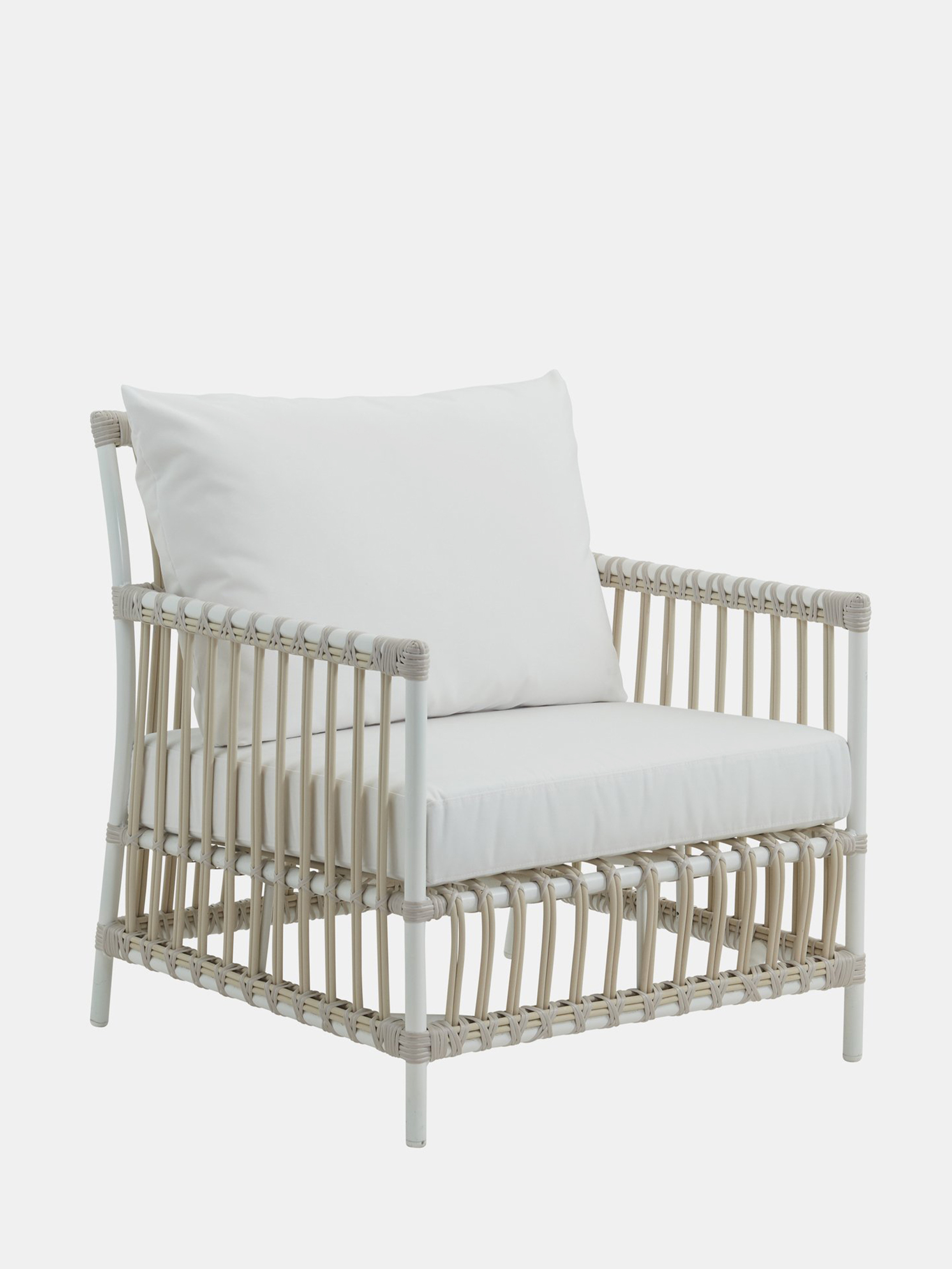 36522 0375e7faa9 36522 3a90c48738 Sd E126 Do Caroline Chair White Cushion Zoom Portrait