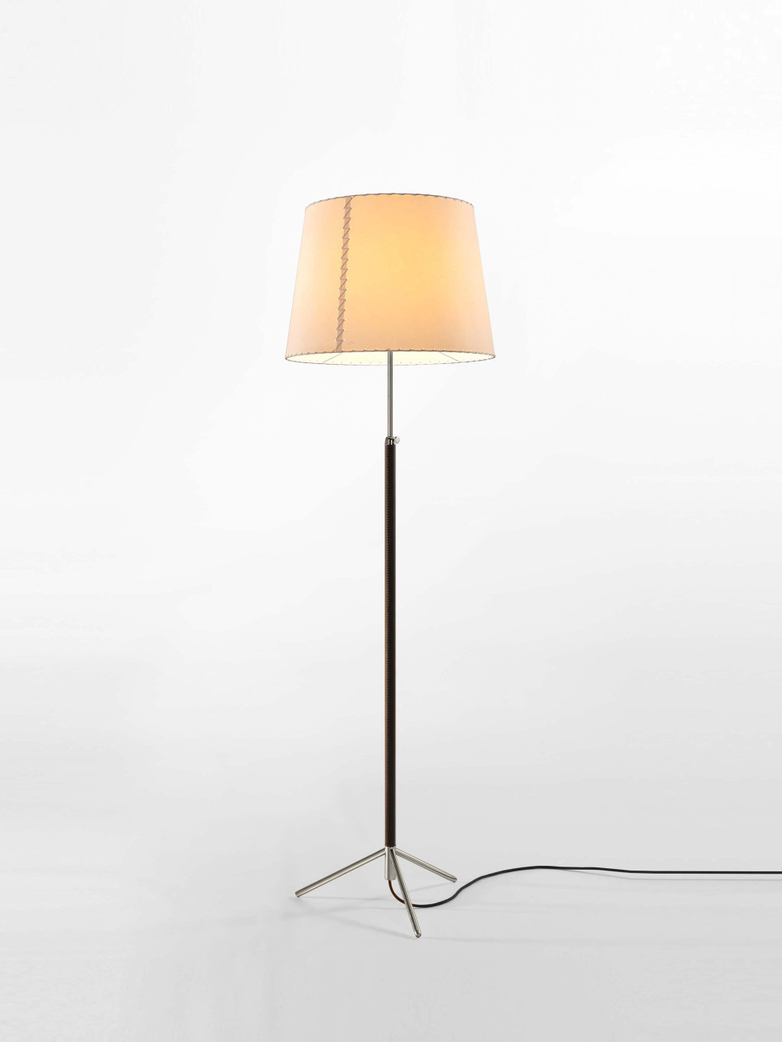 Pie De Salón G1 Floor Lamp - Chrome/Stitched Beige
