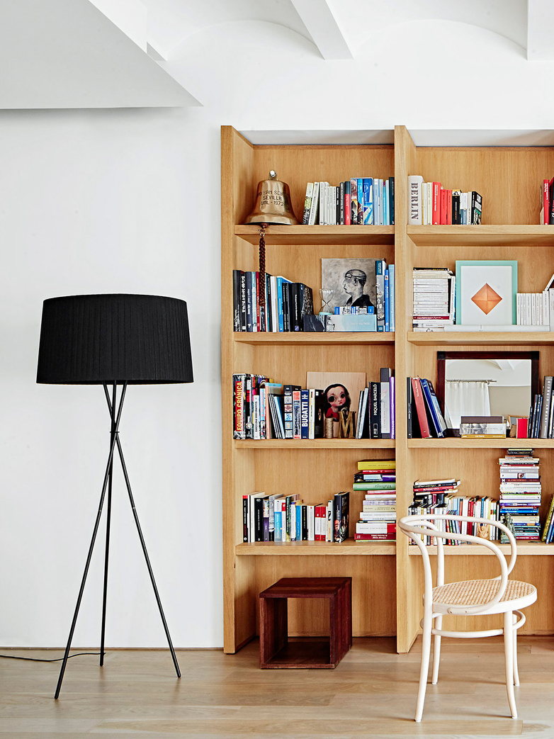 Trípode G5 Floor Lamp - Black Ribbon