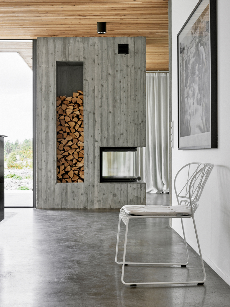 Resö Lounge Chair - White