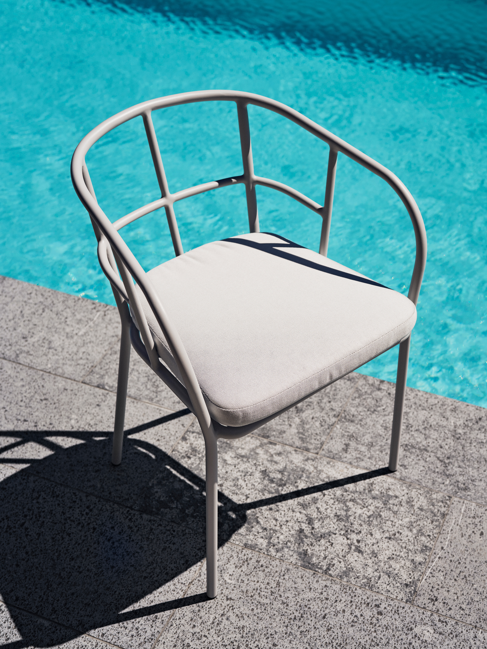 37022 Fc3ef2beed Salto Chair Portrait